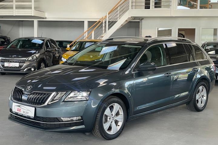Grå Skoda Octavia fra 2018