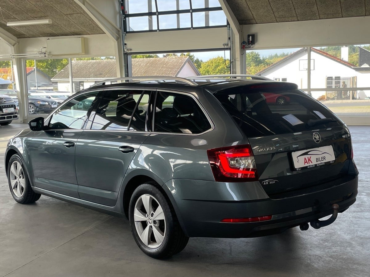 Grå Skoda Octavia fra 2018