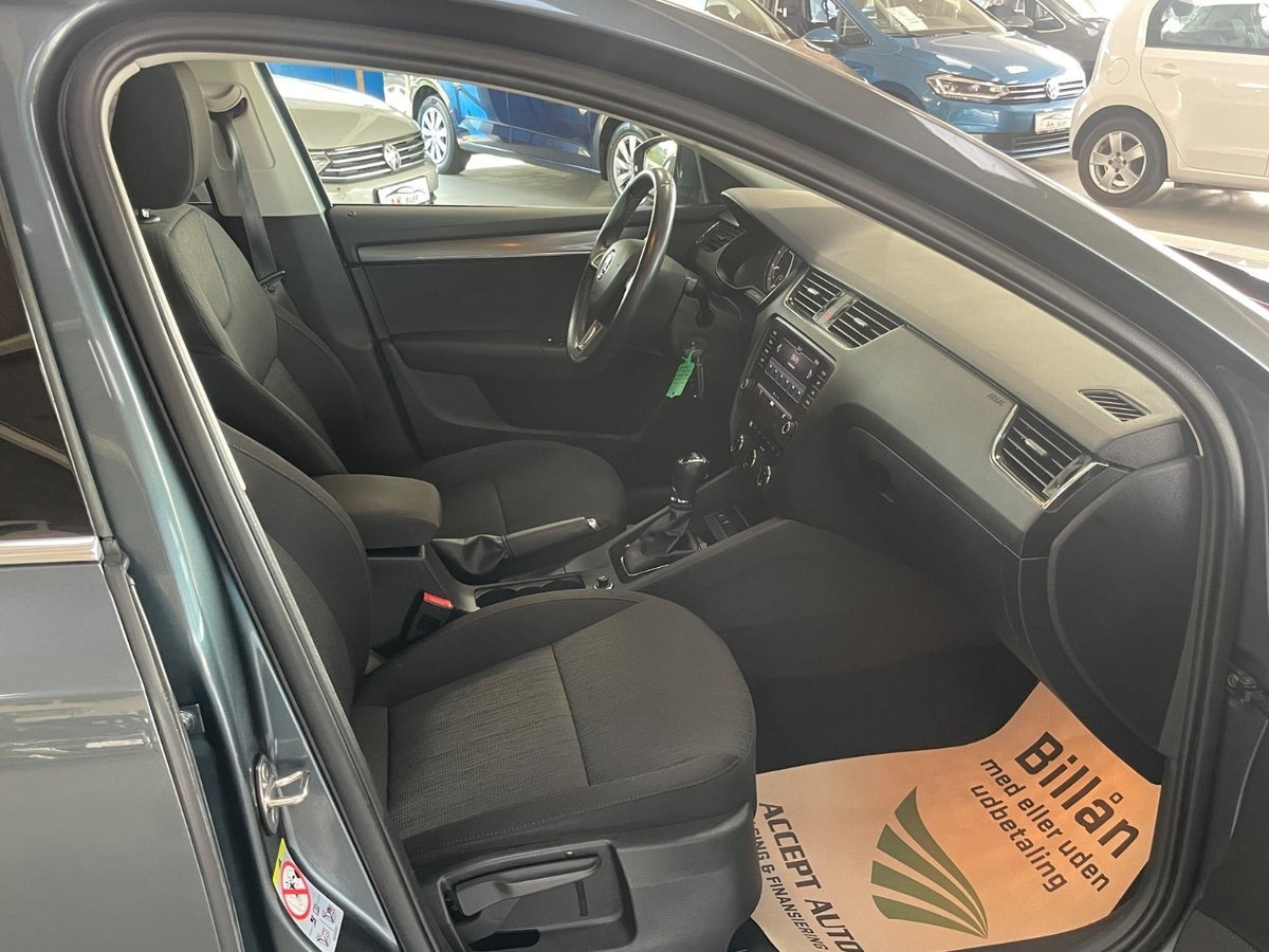 Grå Skoda Octavia fra 2018