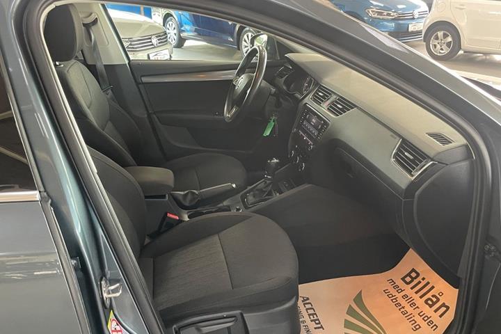 Grå Skoda Octavia fra 2018