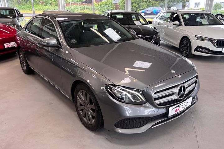 Grå Mercedes E220 d fra 2017