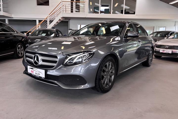 Grå Mercedes E220 d fra 2017