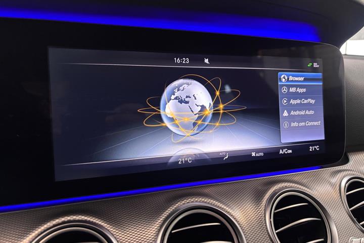 Grå Mercedes E220 d fra 2017