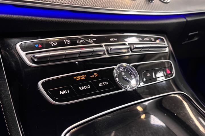 Grå Mercedes E220 d fra 2017