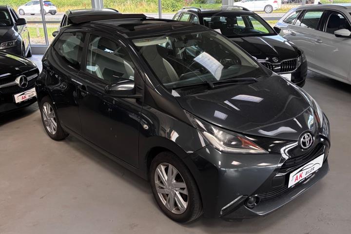 Grå Toyota Aygo fra 2015