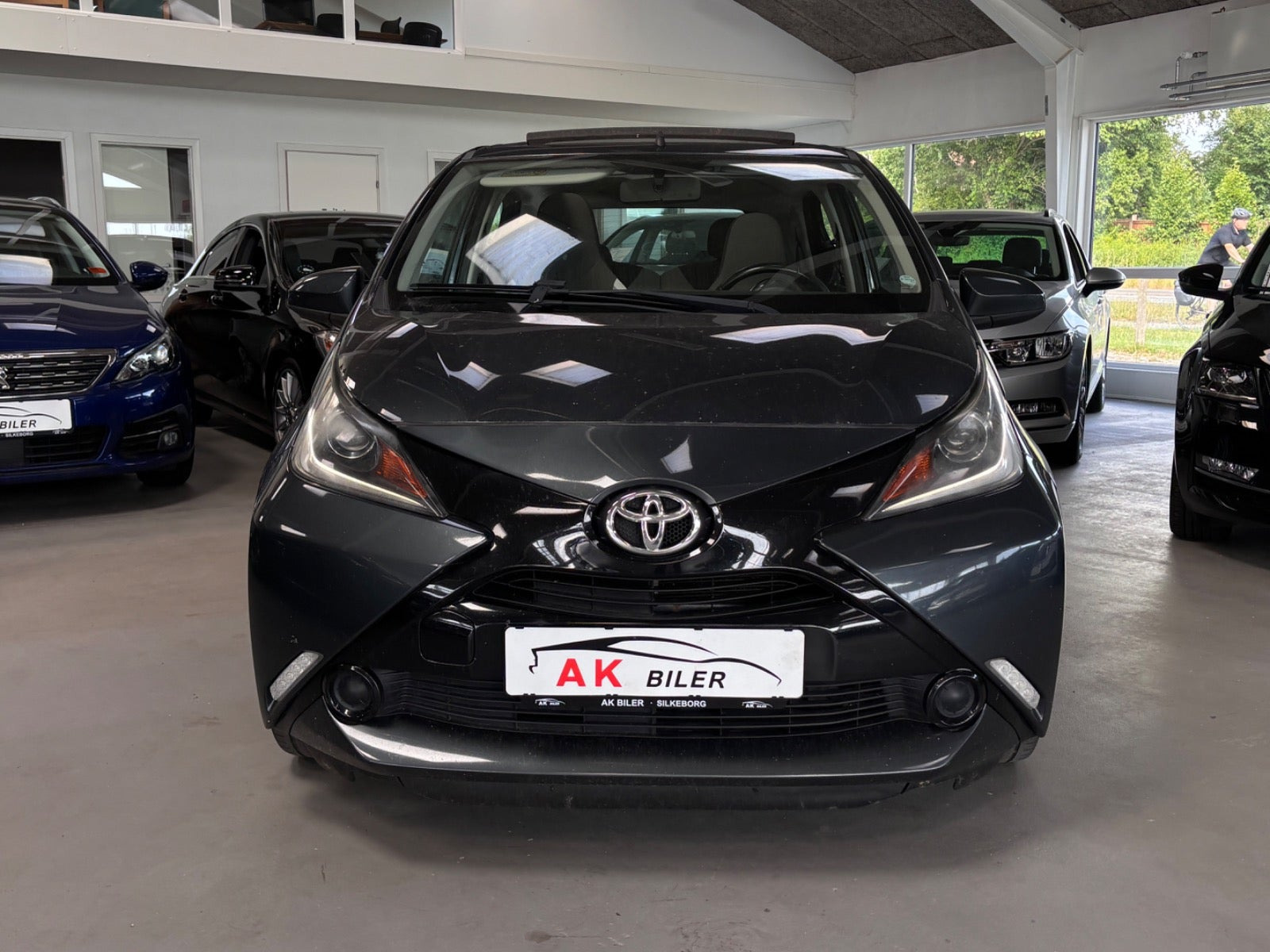 Grå Toyota Aygo fra 2015