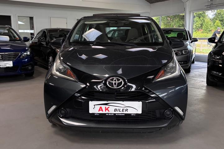 Grå Toyota Aygo fra 2015