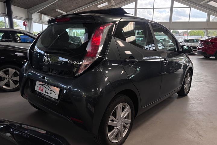 Grå Toyota Aygo fra 2015