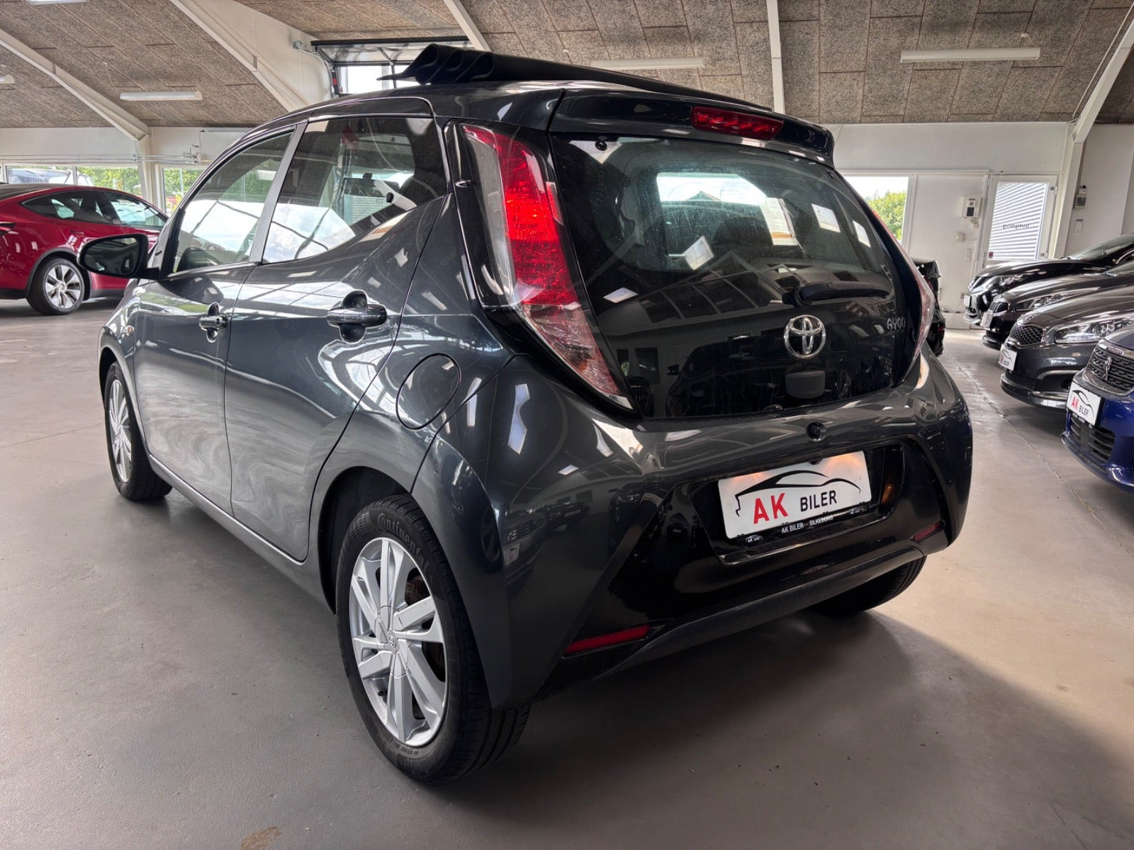 Grå Toyota Aygo fra 2015
