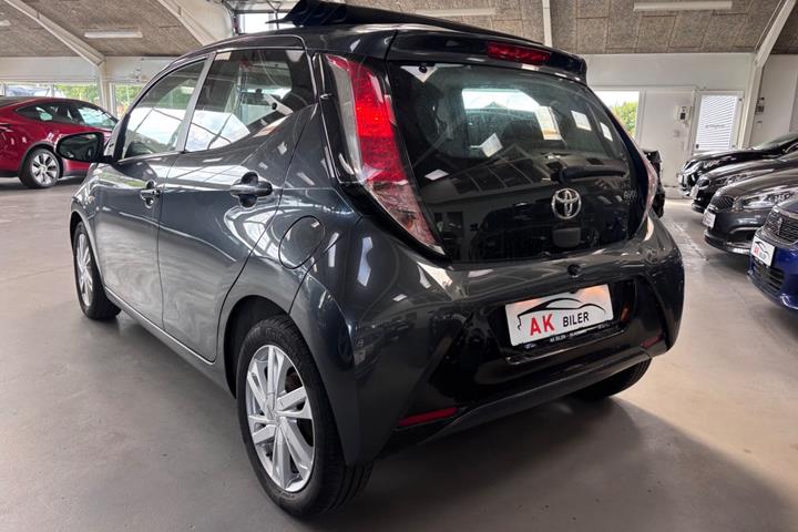 Grå Toyota Aygo fra 2015