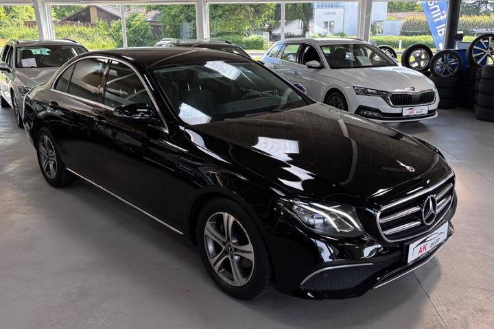Sort Mercedes E220 d fra 2019
