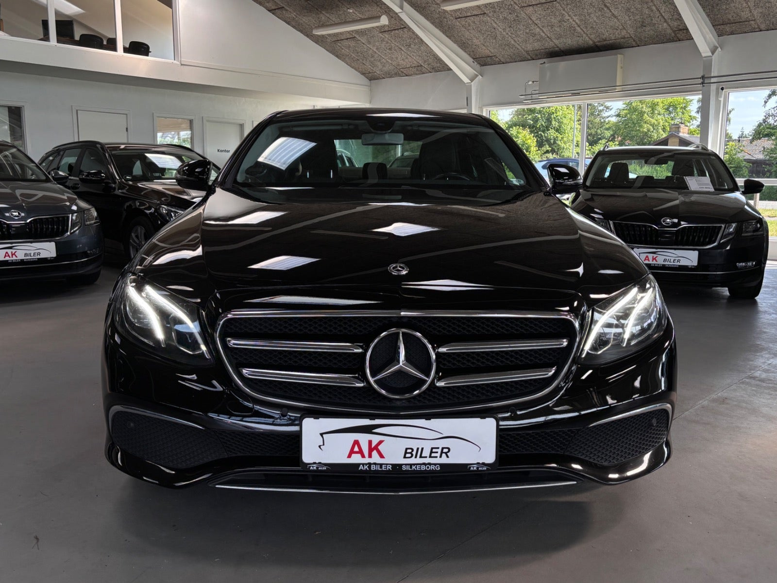 Sort Mercedes E220 d fra 2019