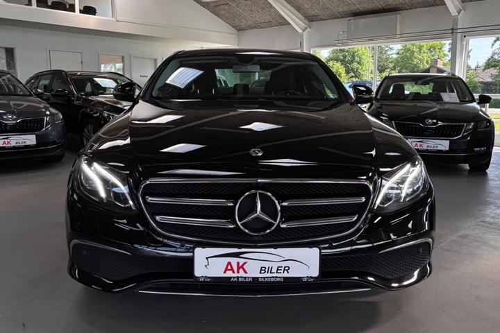 Sort Mercedes E220 d fra 2019