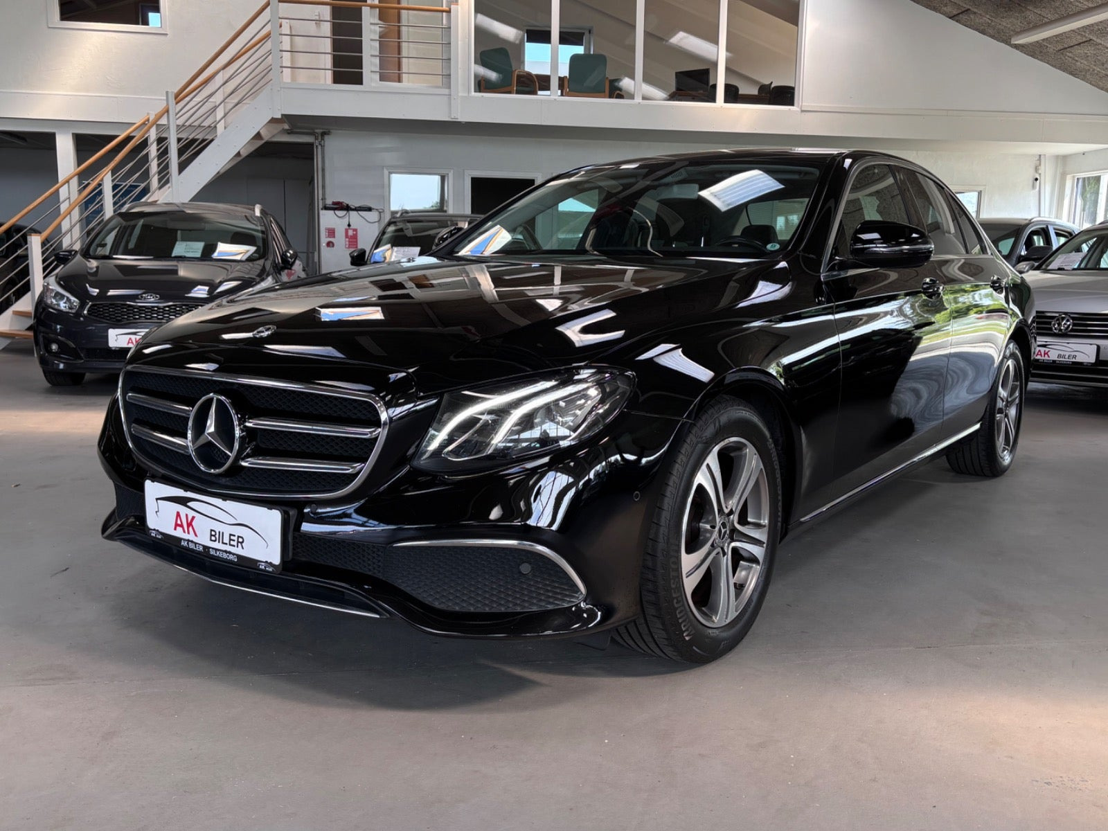 Sort Mercedes E220 d fra 2019