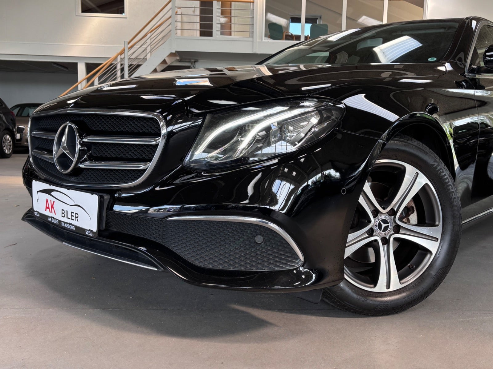 Sort Mercedes E220 d fra 2019