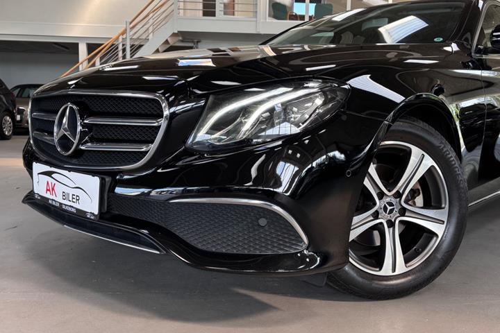 Sort Mercedes E220 d fra 2019