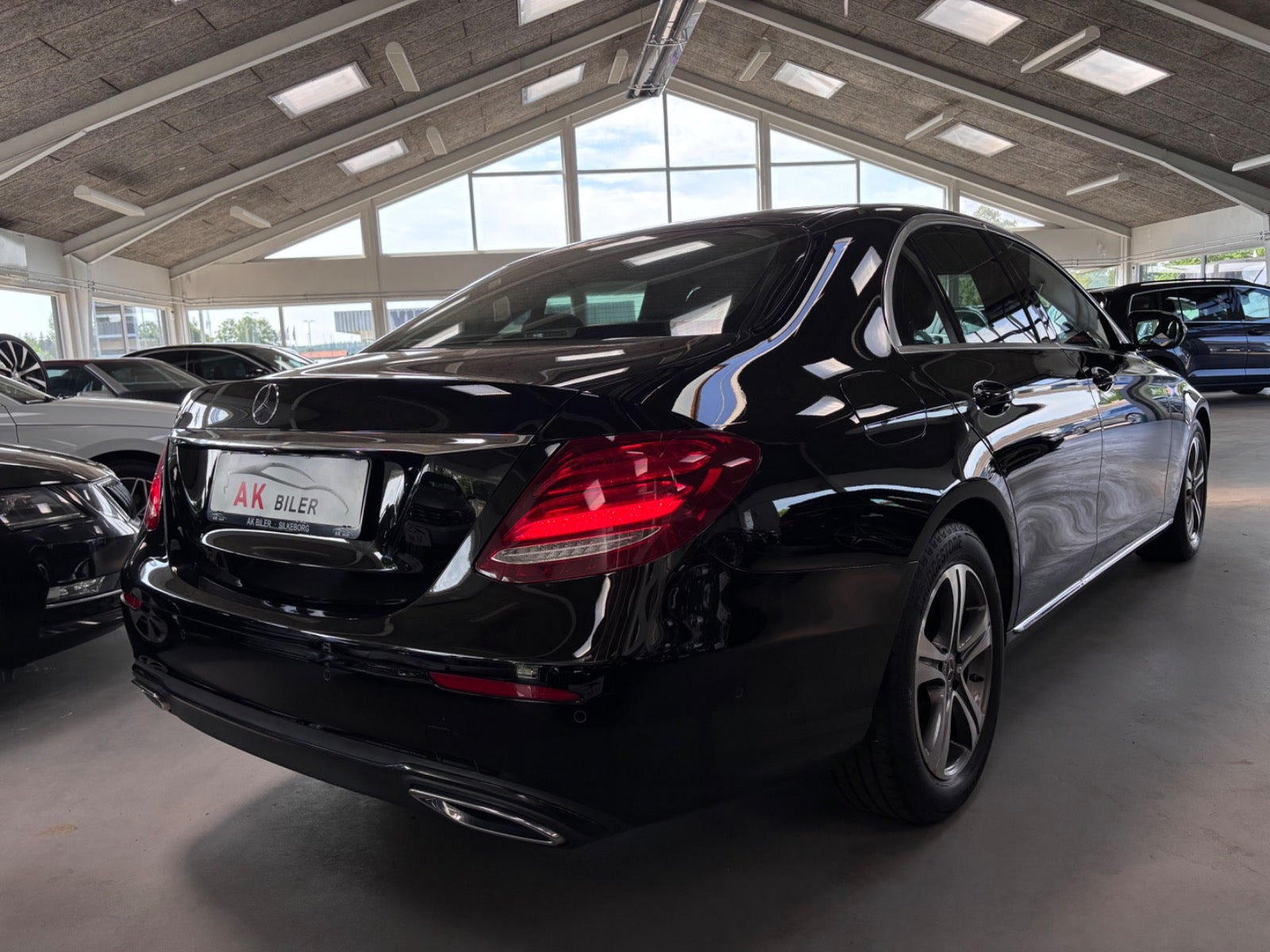 Sort Mercedes E220 d fra 2019