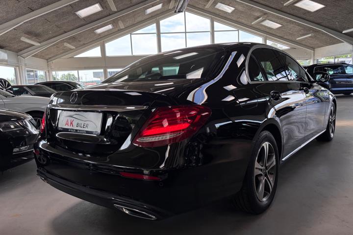 Sort Mercedes E220 d fra 2019