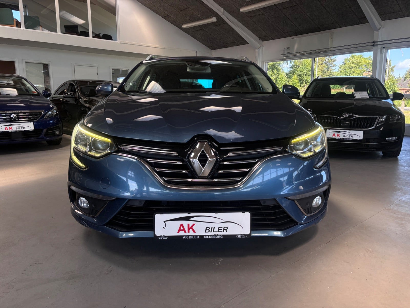 Blå Renault Megane IV fra 2017