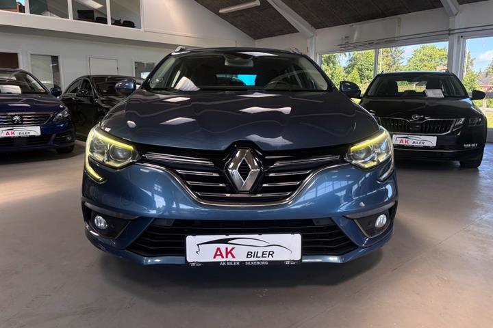 Blå Renault Megane IV fra 2017