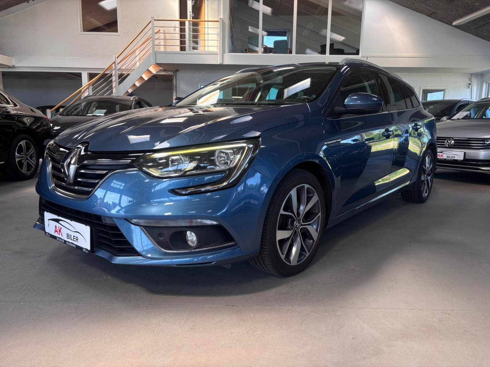 Blå Renault Megane IV fra 2017