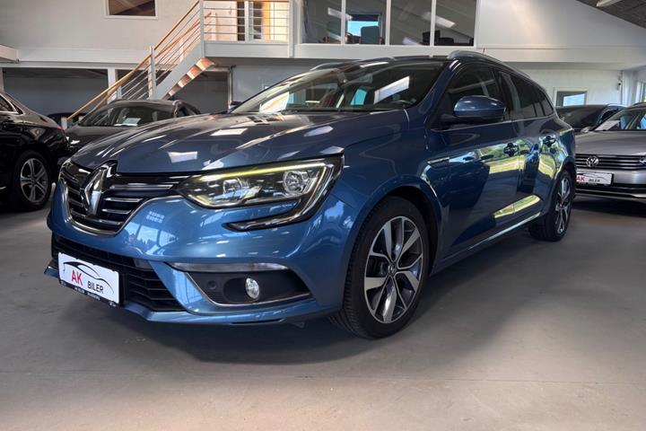 Blå Renault Megane IV fra 2017