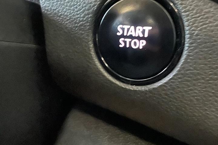 Blå Renault Megane IV fra 2017