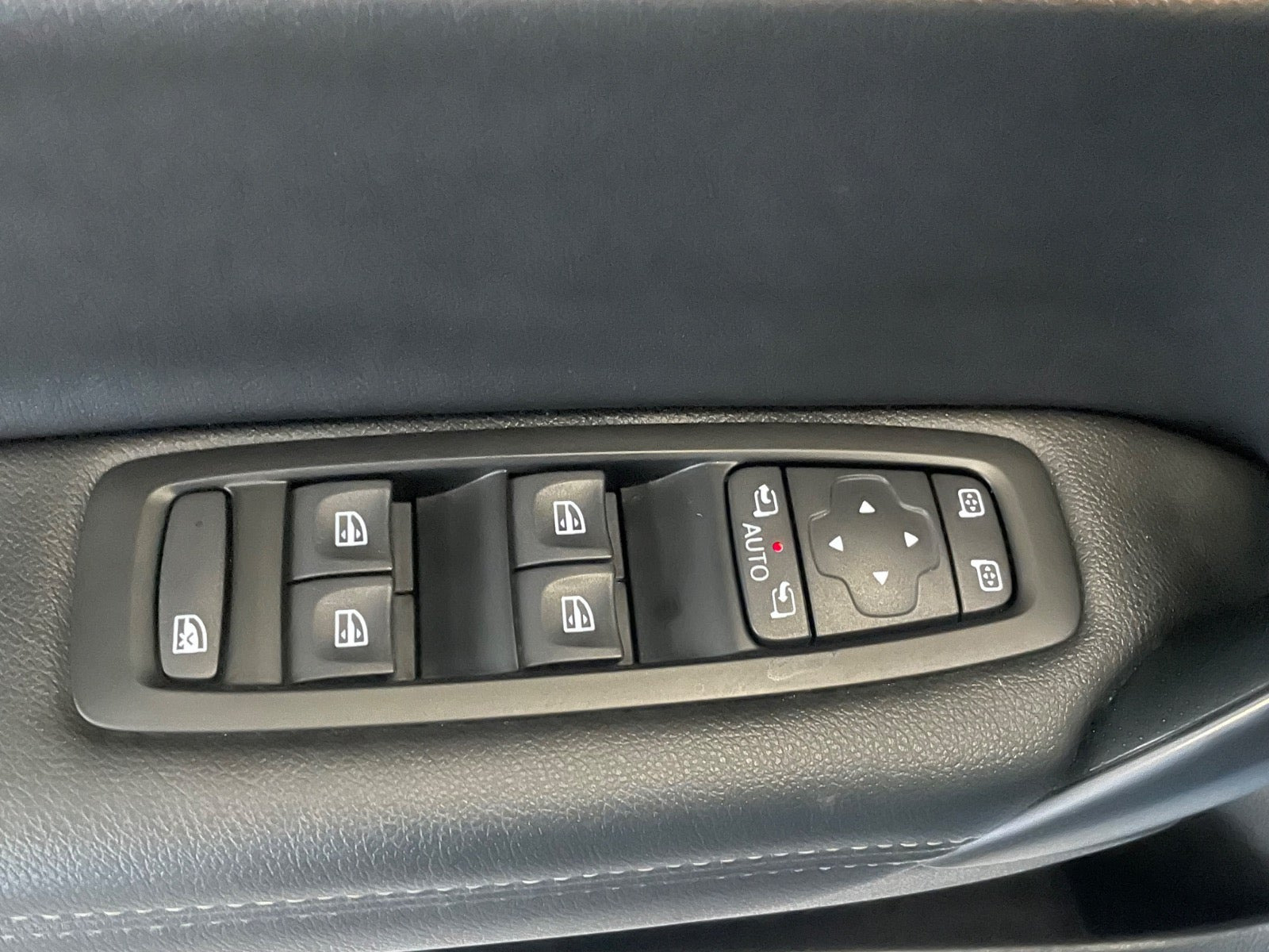 Blå Renault Megane IV fra 2017