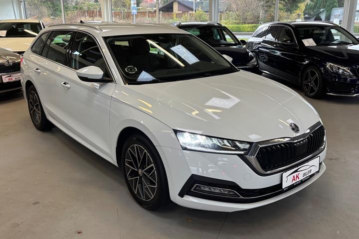 Hvid Skoda Octavia fra 2021