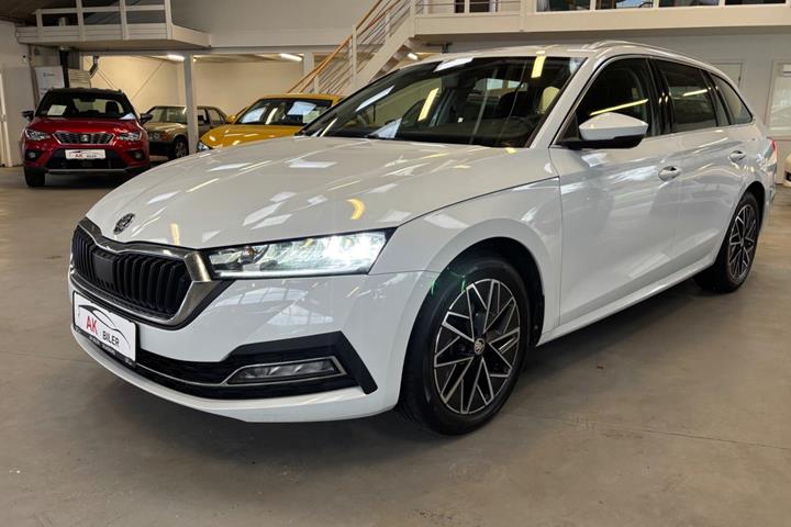 Hvid Skoda Octavia fra 2021