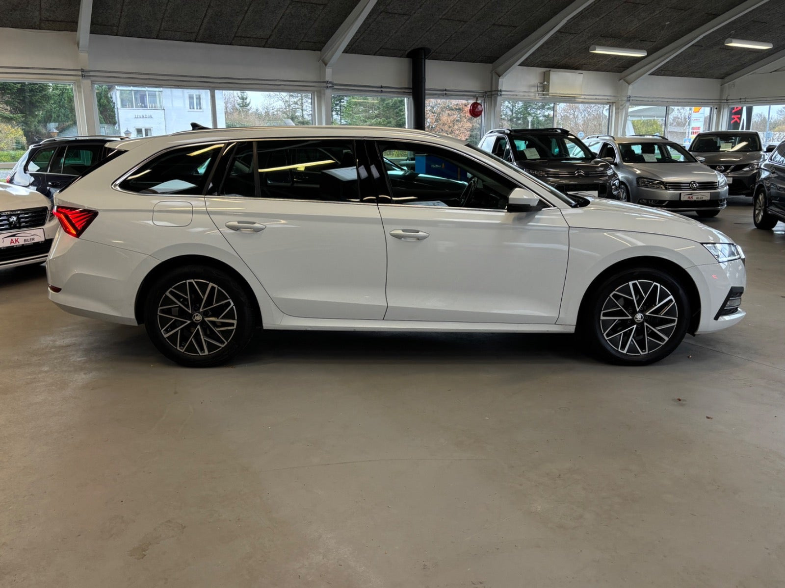 Hvid Skoda Octavia fra 2021