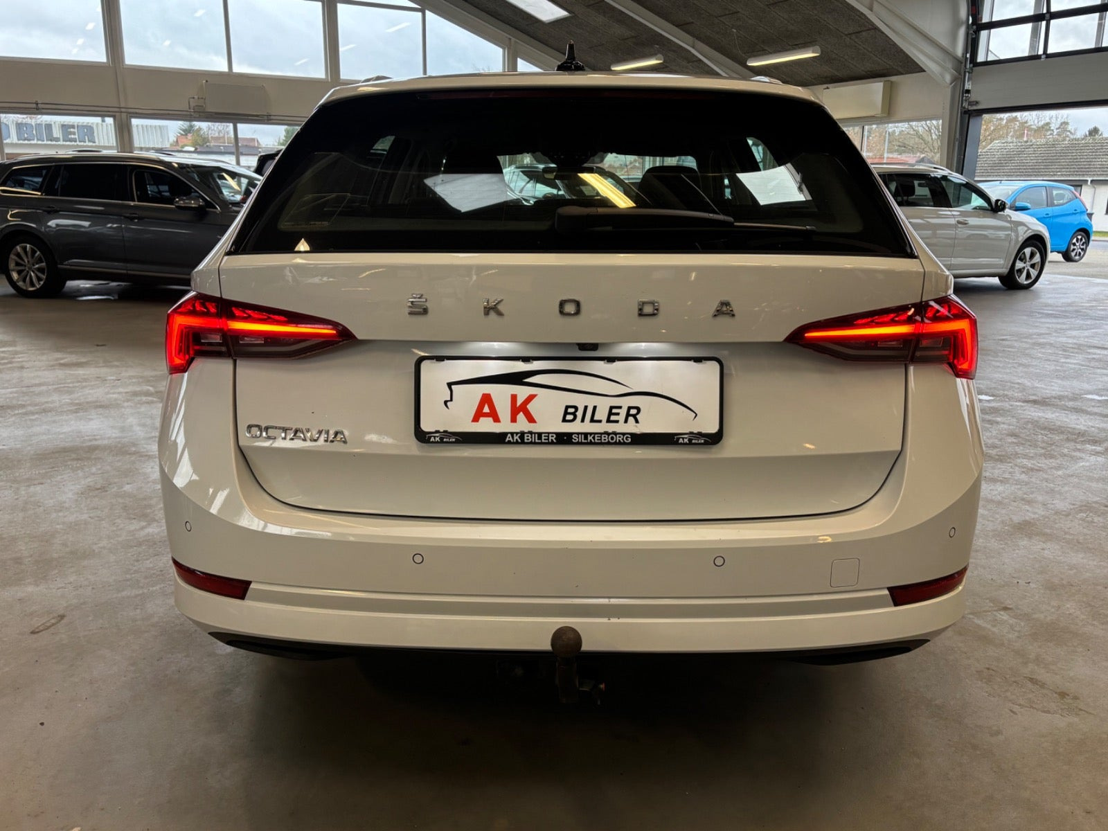 Hvid Skoda Octavia fra 2021