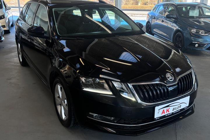 Sort Skoda Octavia fra 2018