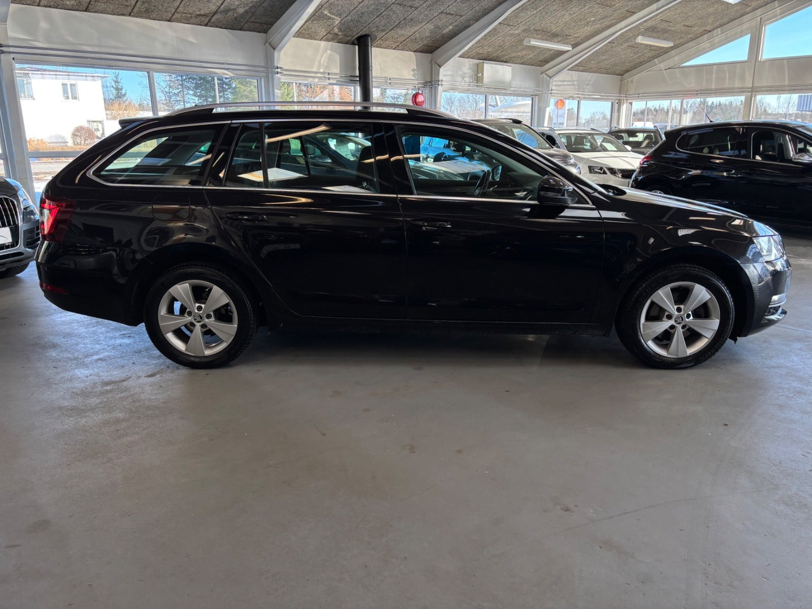 Sort Skoda Octavia fra 2018