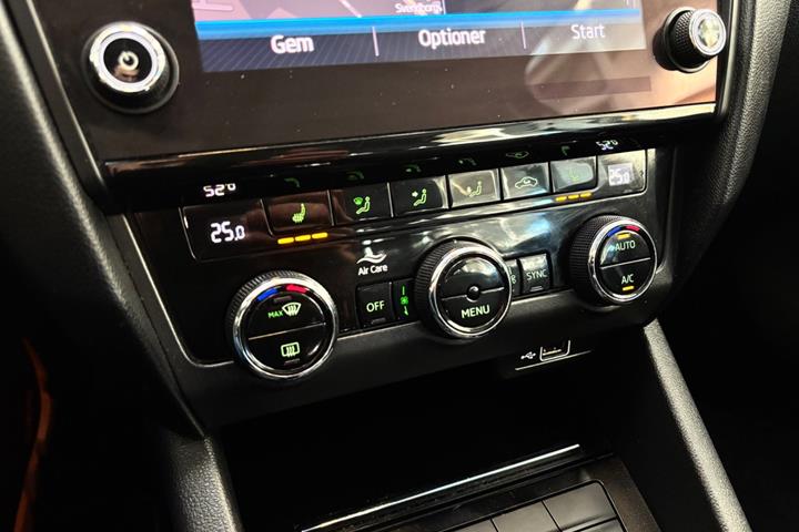 Sort Skoda Octavia fra 2018