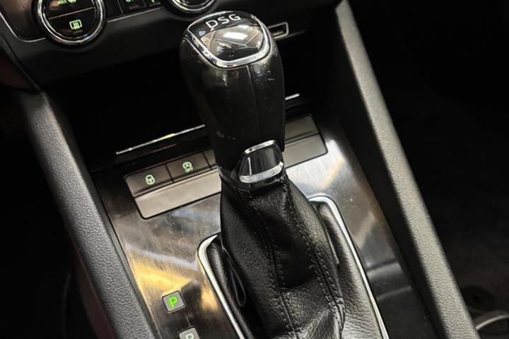 Sort Skoda Octavia fra 2018