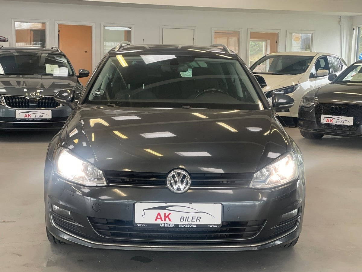 Grå VW Golf VII fra 2016
