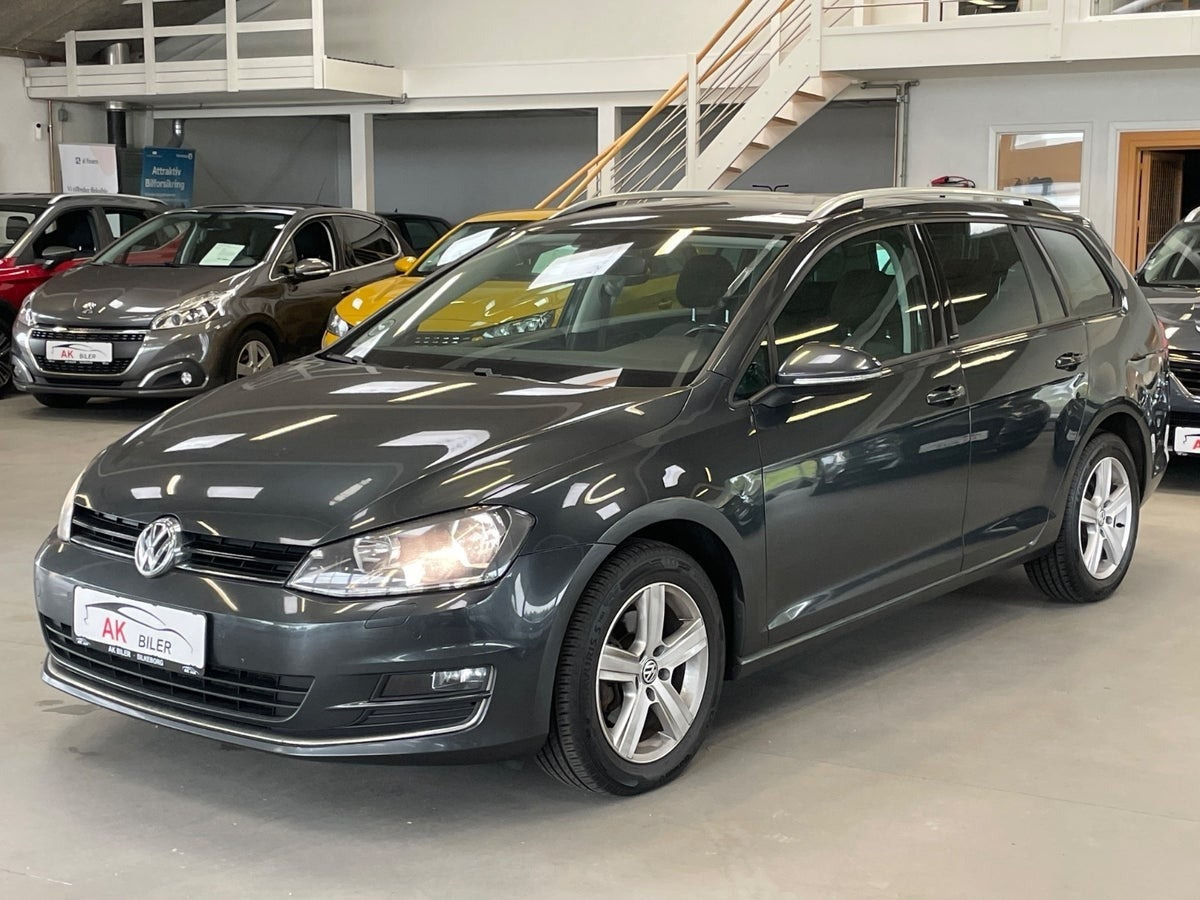 Grå VW Golf VII fra 2016