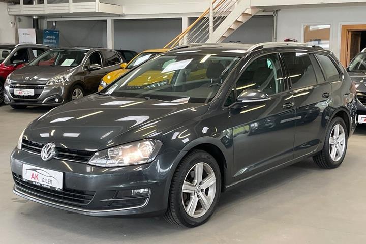 Grå VW Golf VII fra 2016