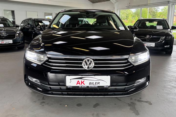 Sort VW Passat fra 2017