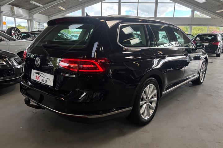 Sort VW Passat fra 2017