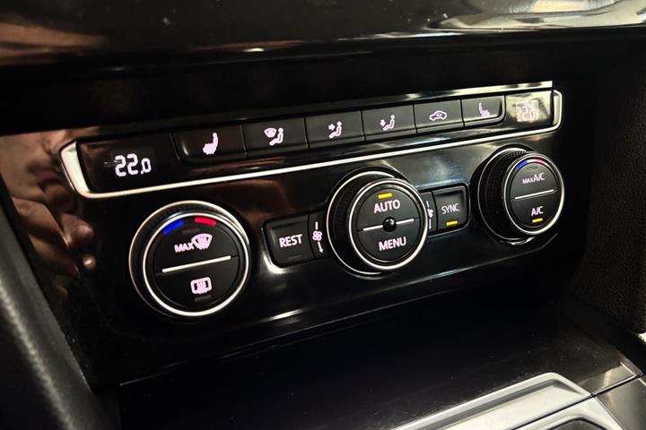 Sort VW Passat fra 2017