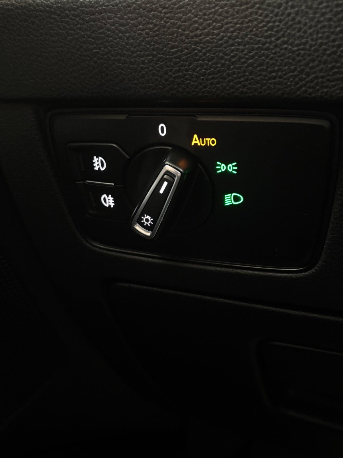 Sort VW Passat fra 2017