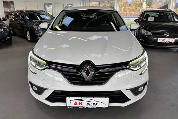Hvid Renault Megane IV fra 2018