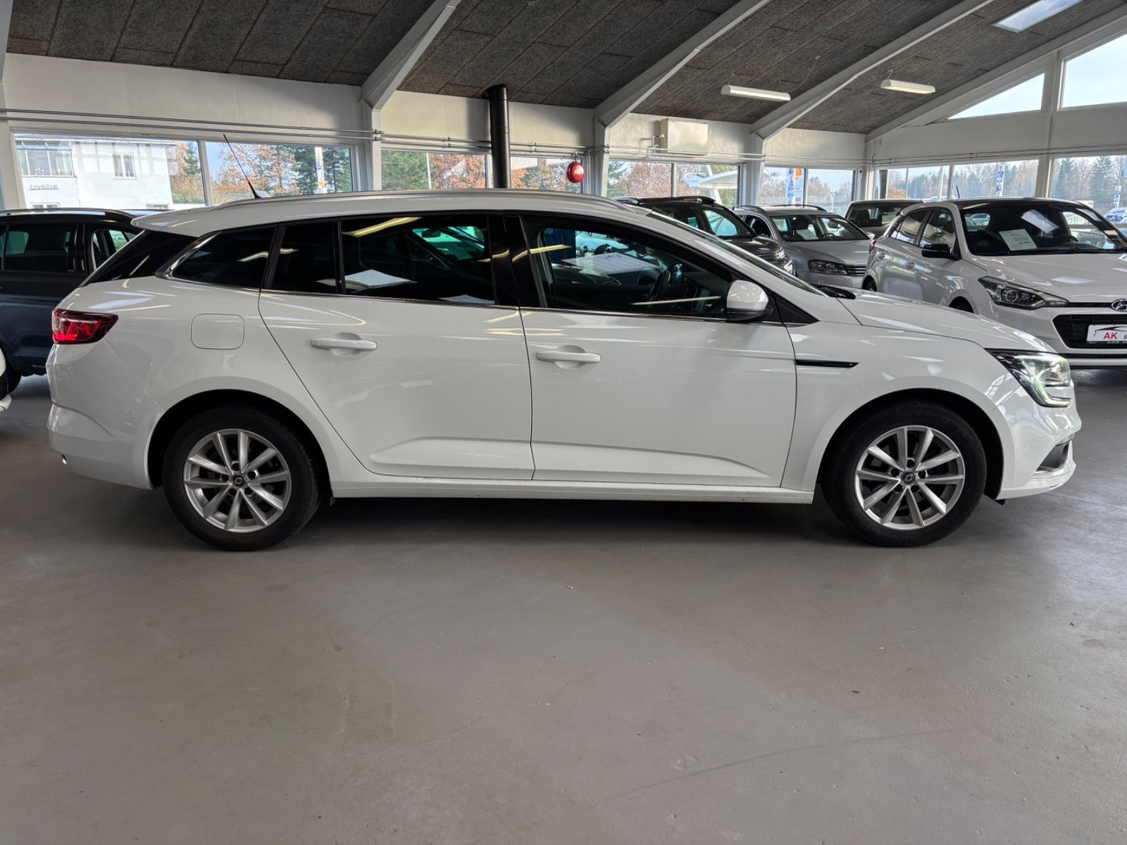 Hvid Renault Megane IV fra 2018