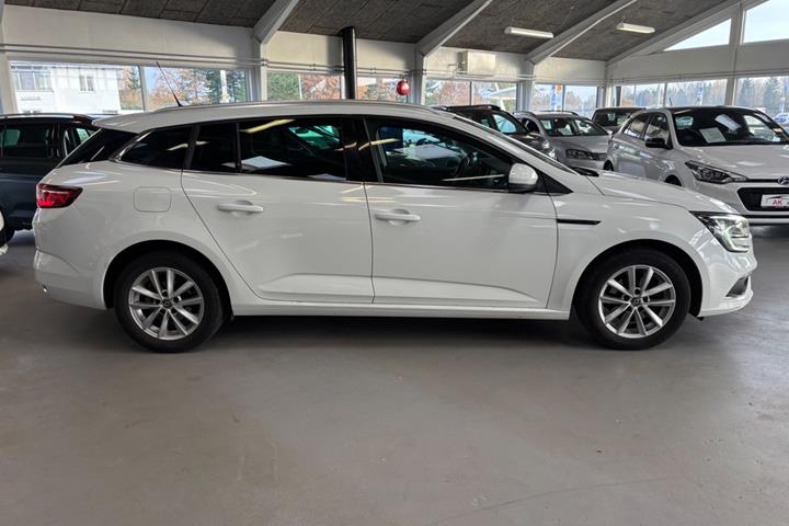 Hvid Renault Megane IV fra 2018