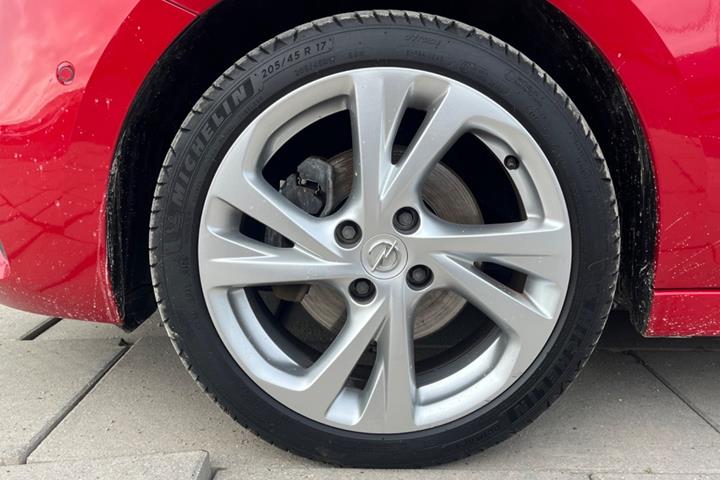 Rød Opel Corsa fra 2020