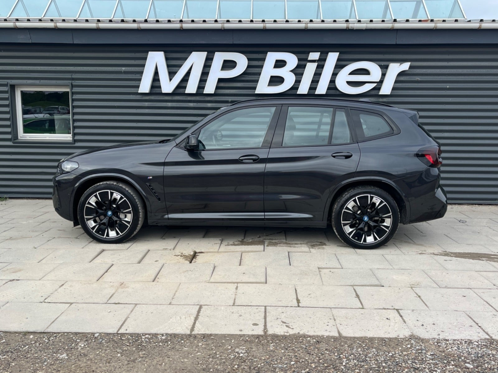 Sort BMW iX3 fra 2024