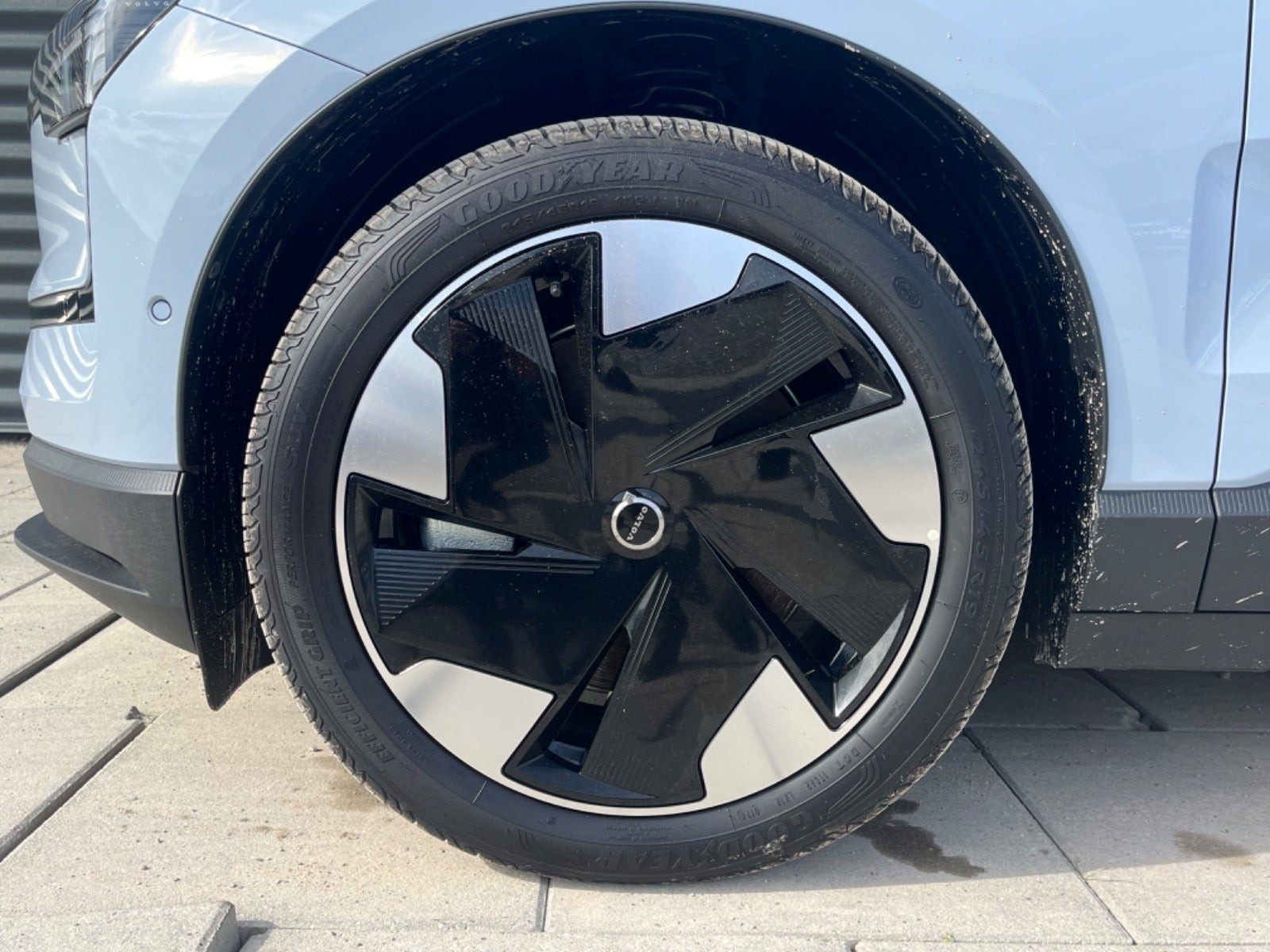 Blå Volvo EX30 fra 2025