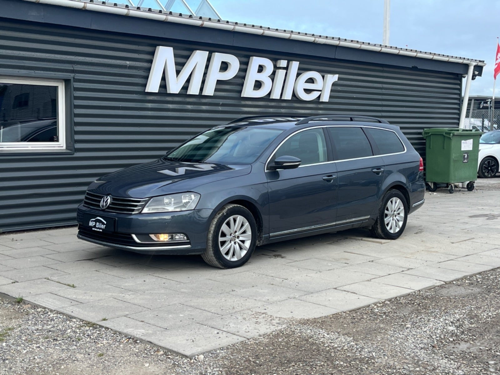 Grå VW Passat fra 2013